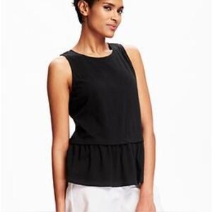 Aritzia Wilfred Black Sleeveless Top With Ruffle Hem. In Excellent Condition🎈